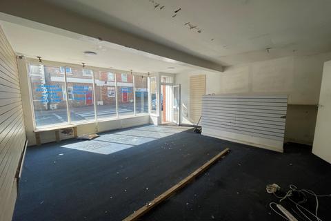 Retail property (high street) to rent, Leighton Buzzard LU7