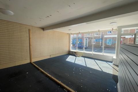 Retail property (high street) to rent, Leighton Buzzard LU7