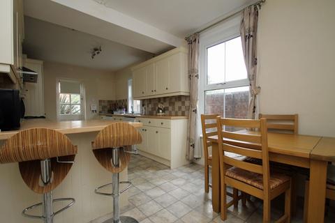 4 bedroom end of terrace house to rent, Canterbury CT2