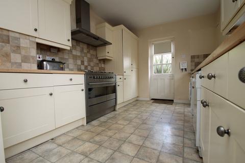 4 bedroom end of terrace house to rent, Canterbury CT2