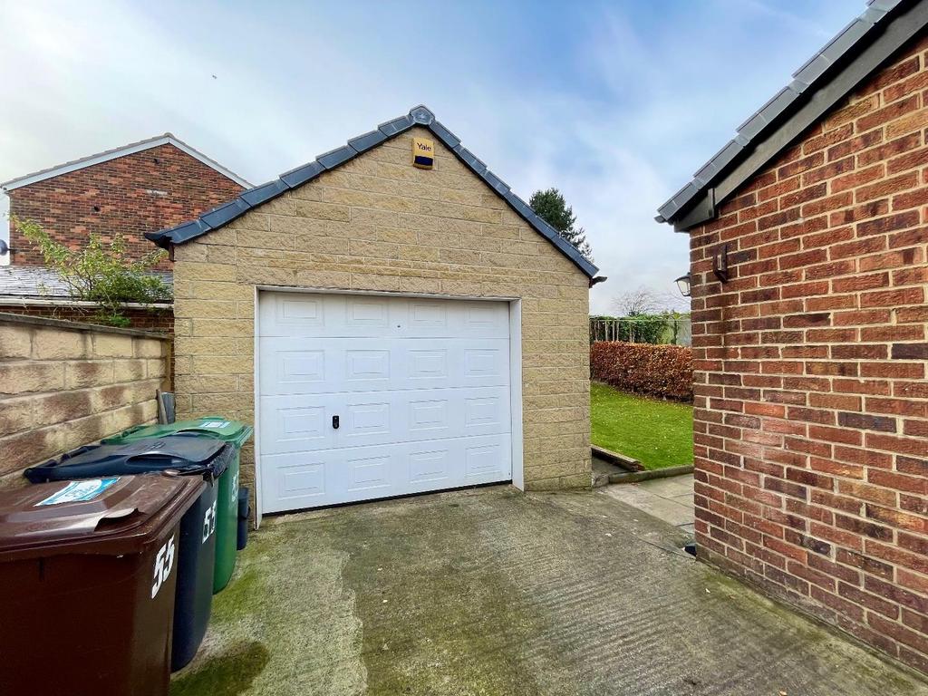 Detached 20 st stone built garage