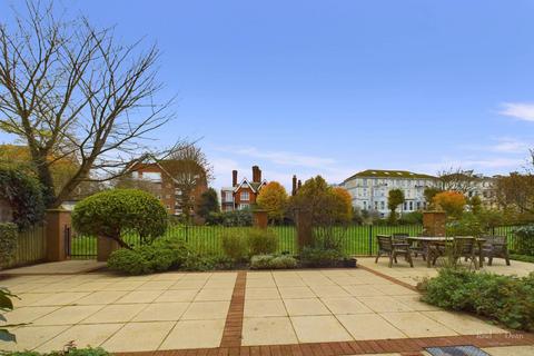 2 bedroom retirement property for sale, Jevington Gardens, Eastbourne