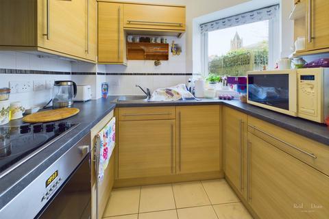 2 bedroom retirement property for sale, Jevington Gardens, Eastbourne