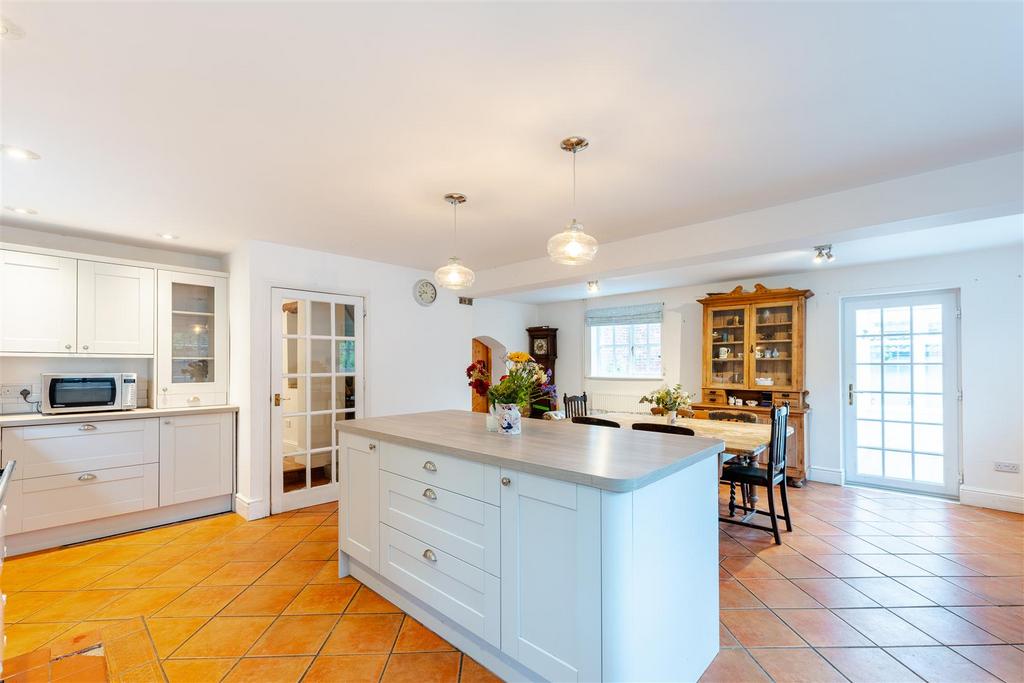 Open plan living/dining kitchen