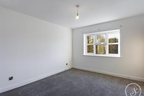 2 bedroom flat to rent, Parkwood Court, Roundhay, Leeds