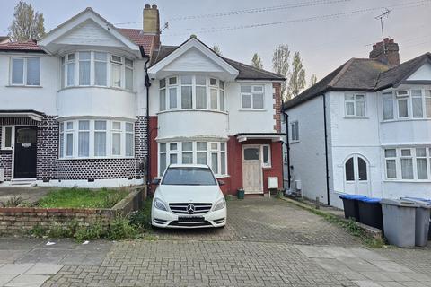 2 bedroom flat to rent, Doreen Avenue, London, NW9