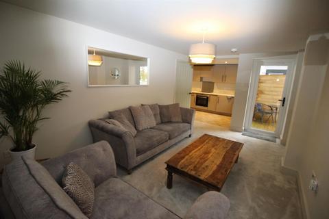 2 bedroom flat to rent, Earlswood Way, Colchester