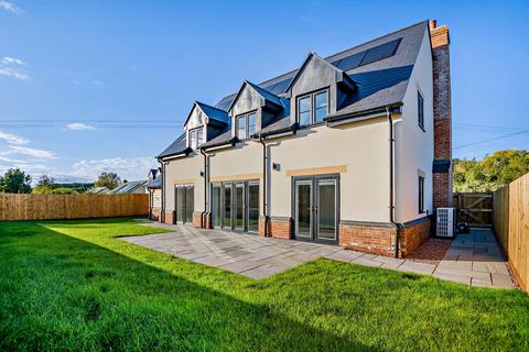 4 bedroom detached house for sale, Gorsley, Ross-on-Wye, Herefordshire, HR9.