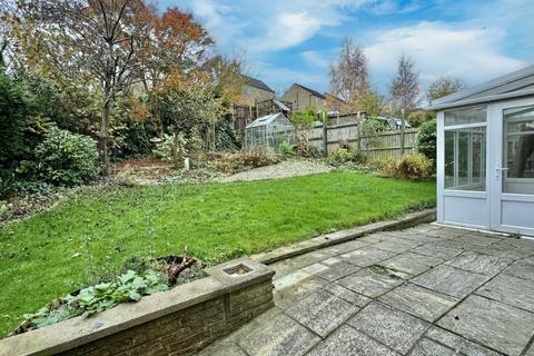 4 bedroom semi-detached house for sale, Kenmore Crescent, Cleckheaton, BD19