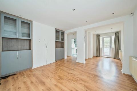 3 bedroom apartment for sale, Edgware Court, Edgware