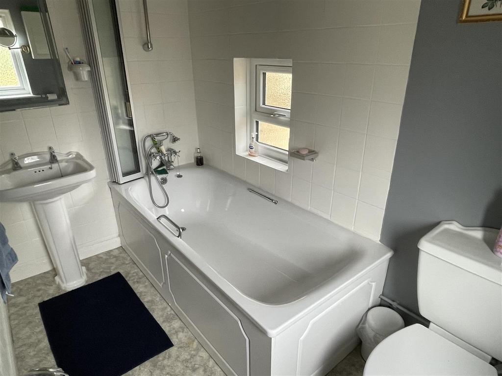 Bathroom.JPG