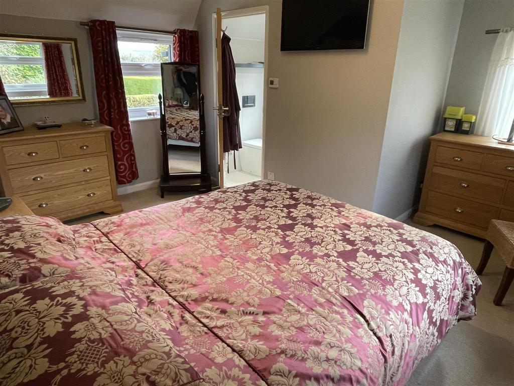 Bedroom 1.JPG