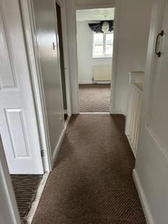 3 bedroom terraced house to rent, Holkham Close, LU4