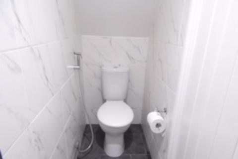 2 bedroom flat to rent, London, CR0