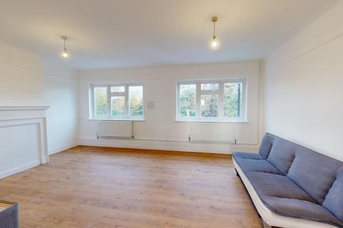 3 bedroom flat to rent, Bramley Rd