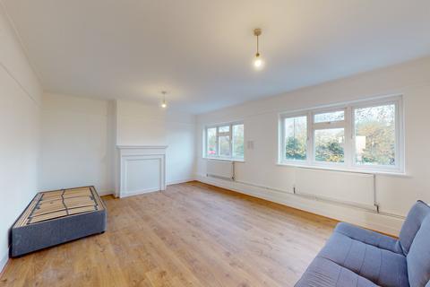 3 bedroom flat to rent, Bramley Rd