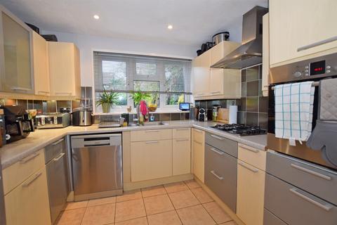 4 bedroom detached house to rent, Marlowe Close, Bognor Regis, PO22