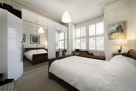 2 bedroom flat to rent, Clarence Road, Teddington TW11