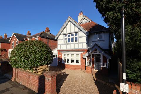 4 bedroom detached house for sale, Grove Road, Havant