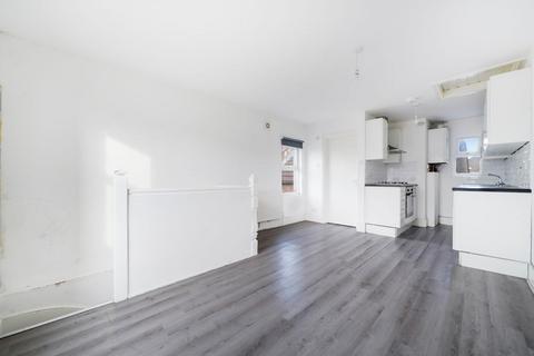 2 bedroom apartment for sale, Sellons Avenue, Harlesden, NW10