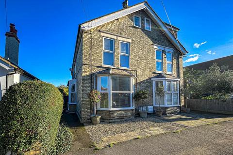 4 bedroom semi-detached house for sale, Mildmay Road, Burnham-On-Crouch