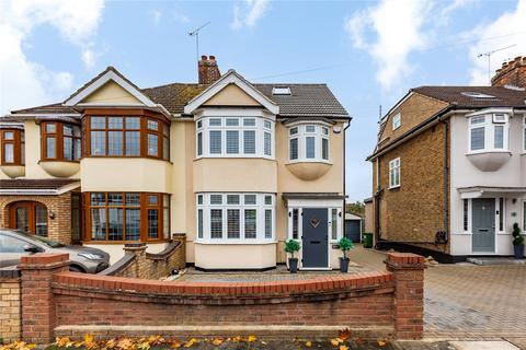 4 bedroom semi-detached house for sale, Highfield Road, Hornchurch, RM12