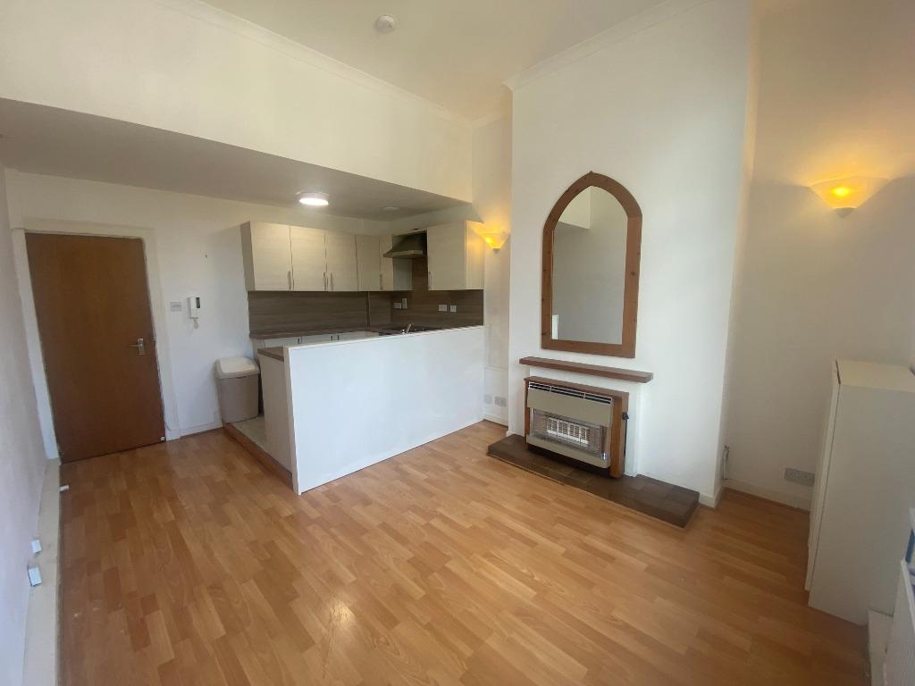 Apartment in Edinburgh, Lauriston, Tollcross - View 4