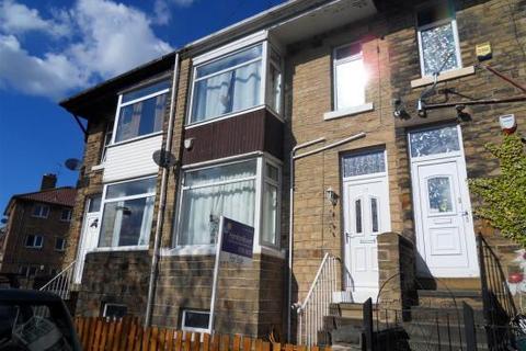 2 bedroom terraced house to rent, Hollin Terrace, Shipley, BD18 2HB