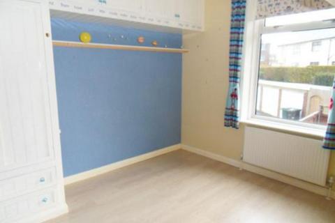 2 bedroom terraced house to rent, Hollin Terrace, Shipley, BD18 2HB