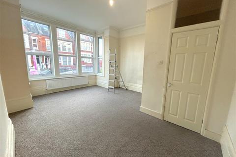 2 bedroom flat to rent, York Road, Southend On Sea, Essex