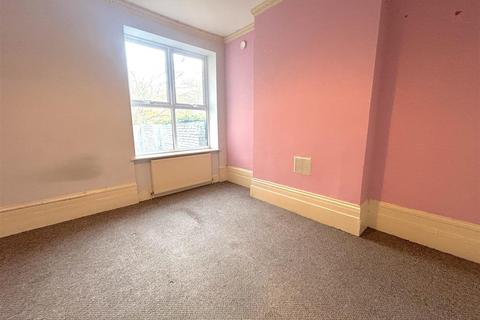 2 bedroom flat to rent, York Road, Southend On Sea, Essex