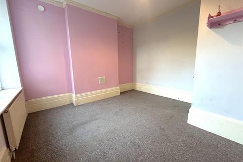 2 bedroom flat to rent, York Road, Southend On Sea, Essex