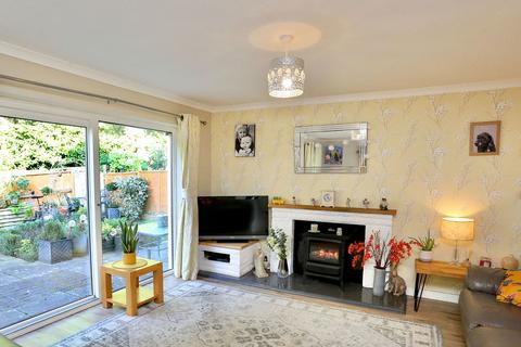 40 Brookfields, Crickhowell, NP8 1DJ