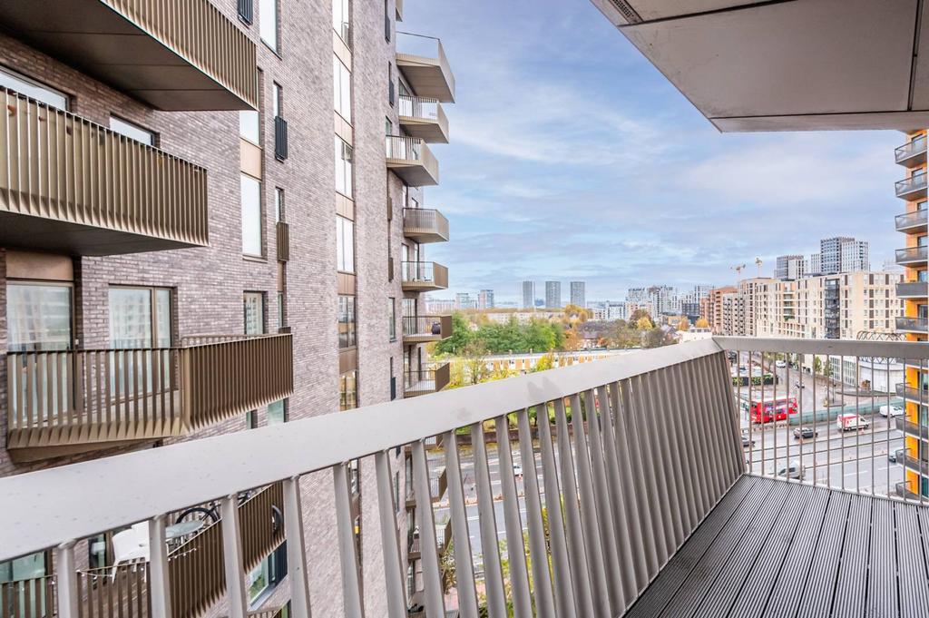 Canning Town E16 Docklands London 2 Bed Flat 450 000