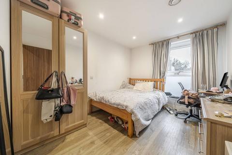 2 bedroom flat for sale, Tooting High Street, Tooting, London, SW17