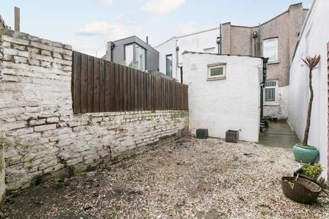 2 bedroom maisonette to rent, LONDON SE5