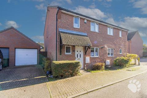 3 bedroom semi-detached house for sale, Maplin Gardens, Basildon SS14