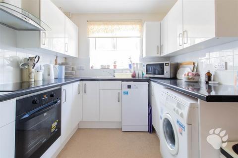 3 bedroom semi-detached house for sale, Maplin Gardens, Basildon SS14