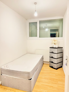 1 bedroom in a house share to rent, Bowood Road, Enfield EN3