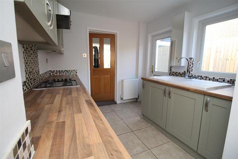 3 bedroom end of terrace house to rent, Weymouth Road, Poole