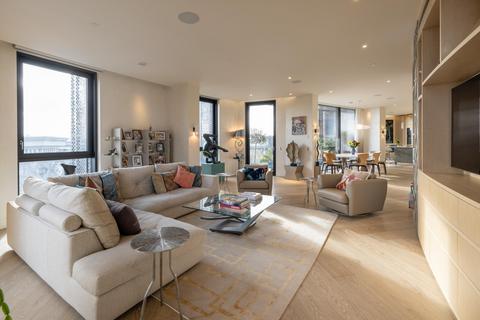 3 bedroom penthouse for sale, Lewis Cubitt Square, London, N1C.