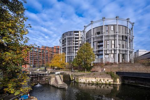 3 bedroom penthouse for sale, Lewis Cubitt Square, London, N1C.