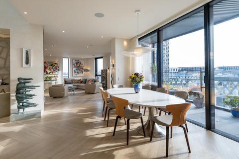 3 bedroom penthouse for sale, Lewis Cubitt Square, London, N1C.