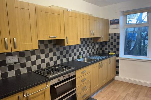 2 bedroom flat to rent, 208B Oakworth Road BD21  1QH