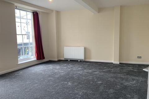 2 bedroom apartment to rent, East Street, Chichester