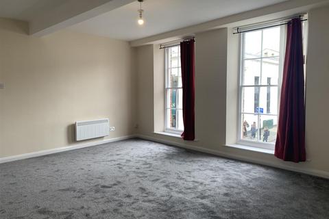 2 bedroom apartment to rent, East Street, Chichester