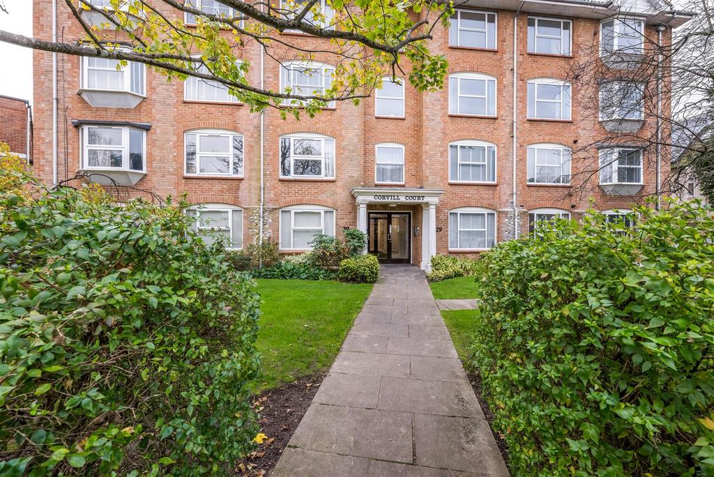 Flat 2, Corvill Court, Worthing -13.jpg