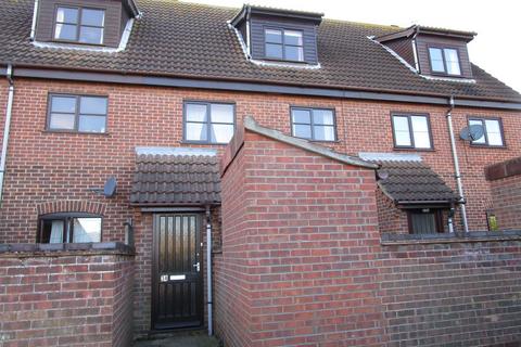 2 bedroom maisonette to rent, Weavers Close, Stalham, Norfolk.NR12 9EG