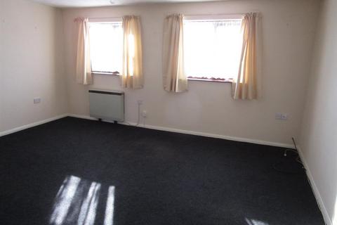 2 bedroom maisonette to rent, Weavers Close, Stalham, Norfolk.NR12 9EG