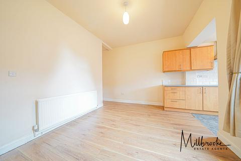 2 bedroom end of terrace house to rent, School Street, Tyldesley, M29